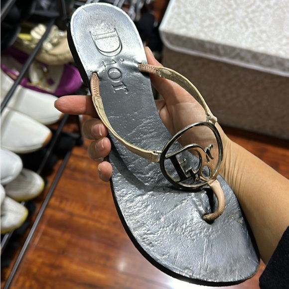 Dior sandals with emblem - Picture 3 of 3